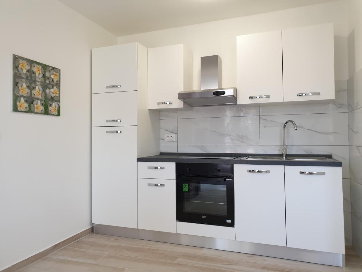 Holiday Apartments Novo Naselje Пореч Екстериор снимка